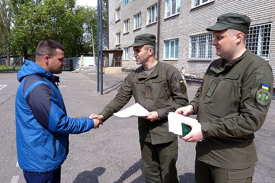 Увольнение военнослужащего по окончанию. Увольнение военнослужащего. Увольнение военного. Увольнение офицера. Уволенный военный.