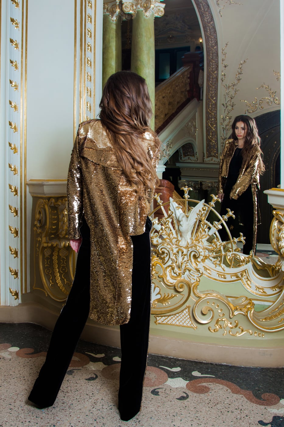 Костюм в пайетками