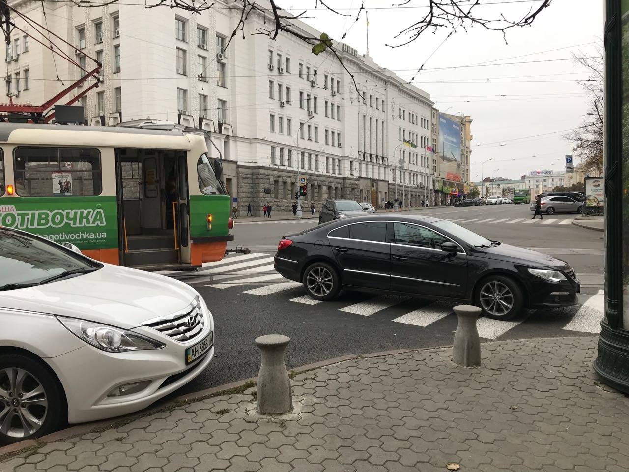 Запомните их номера: луганский лох парализовал движение в центре Харькова  (фото) – Главное в Украине