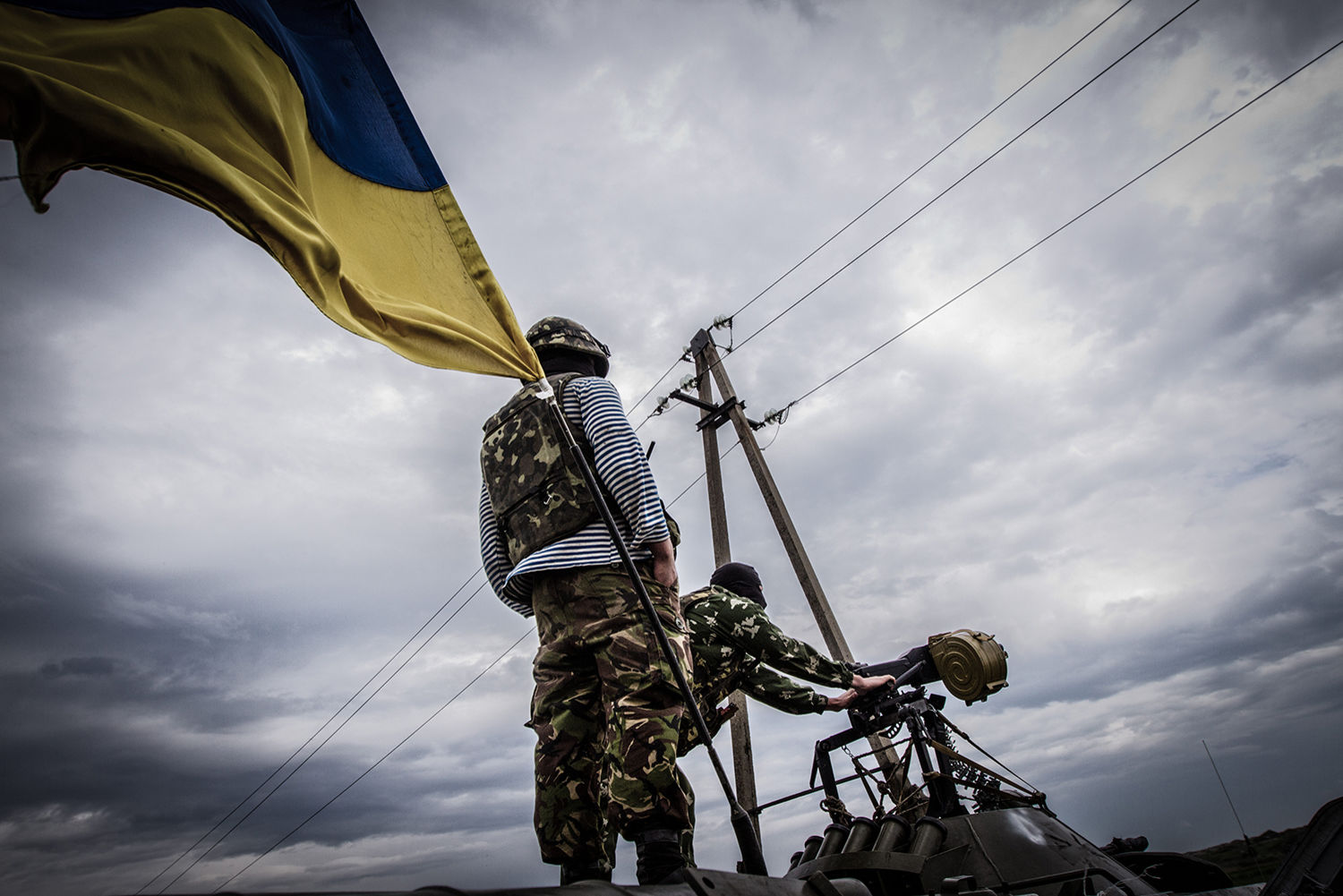 Телеграм всу. Флаг ВСУ Украины. Украинские войска. Солдат с флагом Украины.