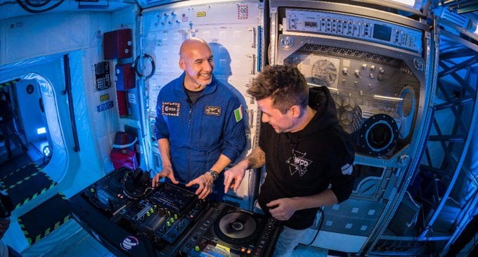 астронавты, музыка