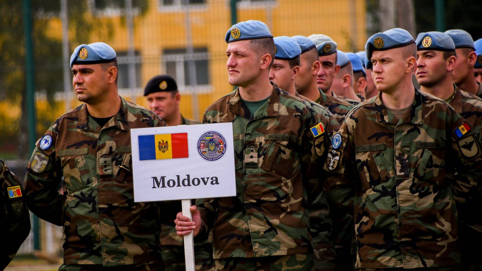 Войска в молдавии. Молдова НАТО. Молдавские войска. Военная форма Молдавии. Военные силы Молдовы.